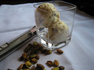 vanilla gelato with candied pistachios10